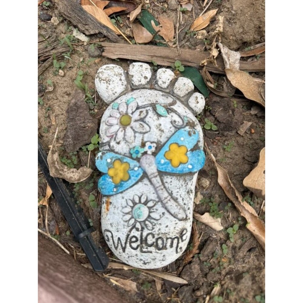 Small outdoor welcome sign garden outside cute foot design